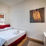 Yd Servi Apartment