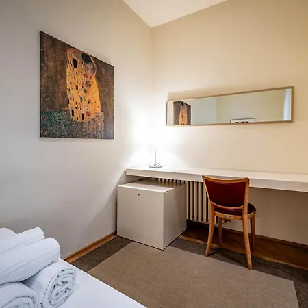 Yd Servi Apartment *